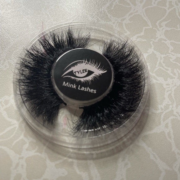 Tyler Eyez Mink Eyelashes “Extra Extra “ - Picture 12 of 14